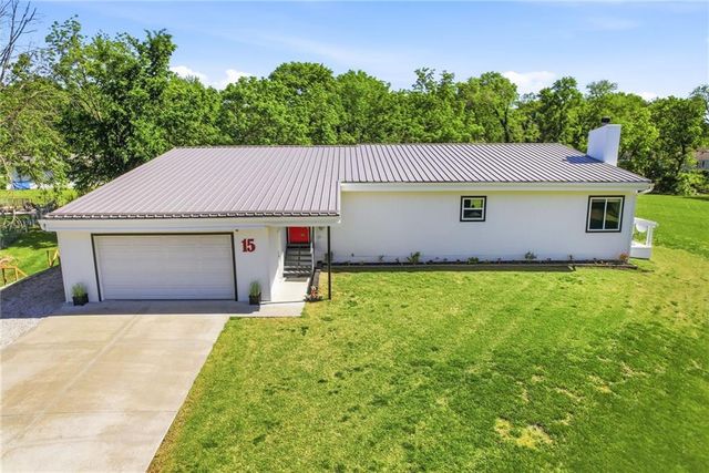 15 NE Johnson Street, Lee's Summit, MO 64063