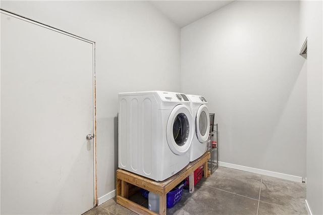 15 NE Johnson Street, Lee's Summit, MO 64063