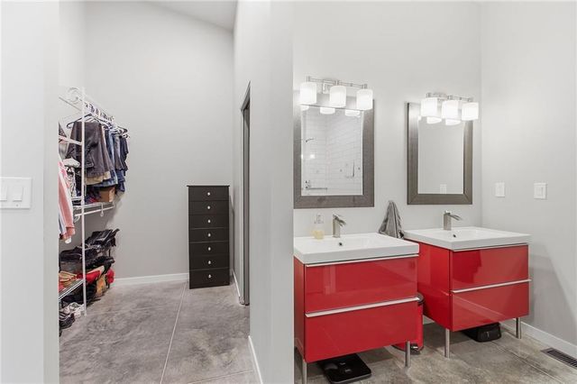 15 NE Johnson Street, Lee's Summit, MO 64063