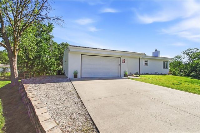 15 NE Johnson Street, Lee's Summit, MO 64063