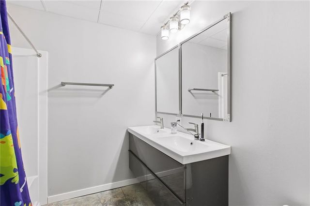 15 NE Johnson Street, Lee's Summit, MO 64063