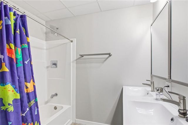15 NE Johnson Street, Lee's Summit, MO 64063