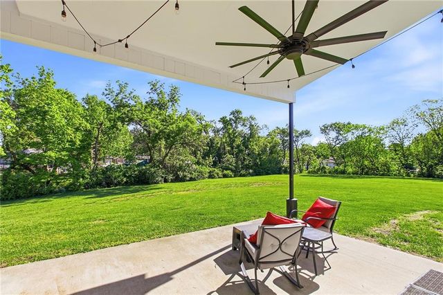 15 NE Johnson Street, Lee's Summit, MO 64063