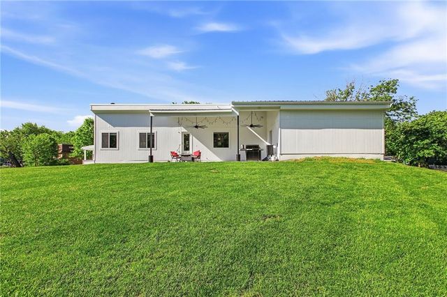 15 NE Johnson Street, Lee's Summit, MO 64063