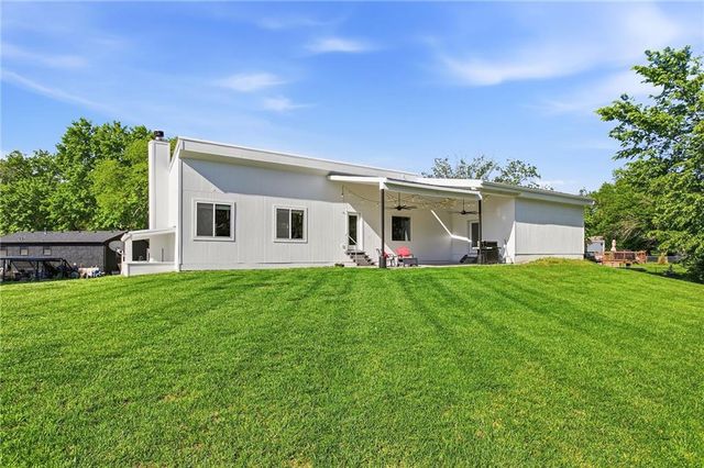 15 NE Johnson Street, Lee's Summit, MO 64063