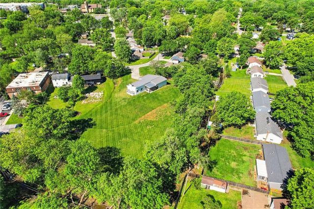 15 NE Johnson Street, Lee's Summit, MO 64063