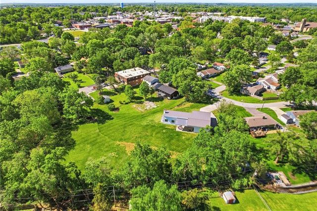 15 NE Johnson Street, Lee's Summit, MO 64063