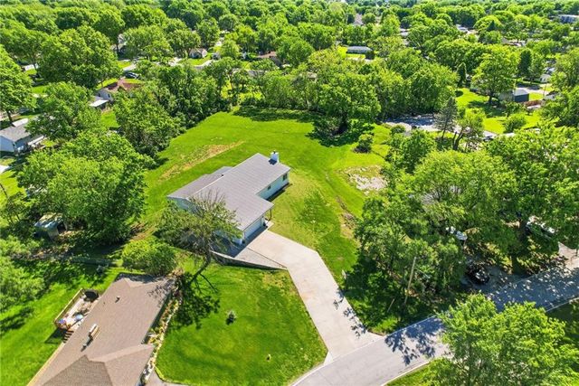 15 NE Johnson Street, Lee's Summit, MO 64063