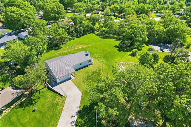 15 NE Johnson Street, Lee's Summit, MO 64063