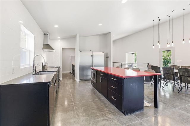15 NE Johnson Street, Lee's Summit, MO 64063