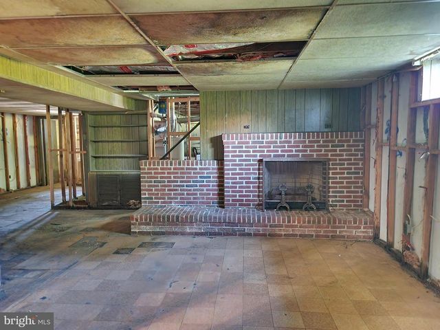 8105 CANDLE LN, Baltimore, MD 21237