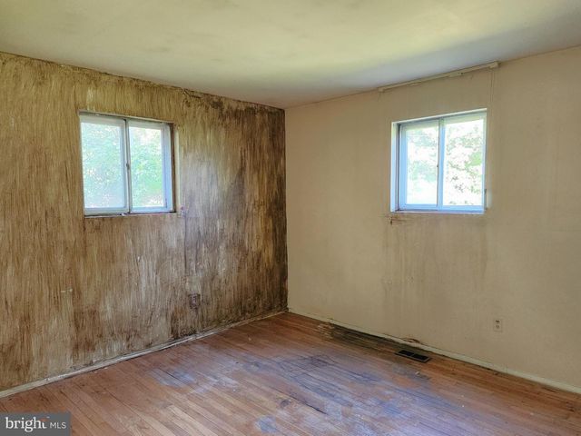 8105 CANDLE LN, Baltimore, MD 21237
