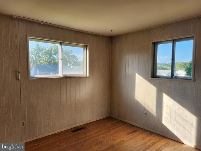 8105 CANDLE LN, Baltimore, MD 21237