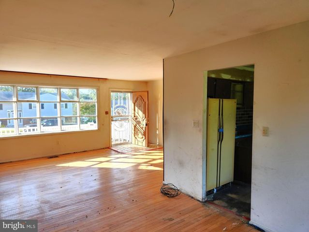 8105 CANDLE LN, Baltimore, MD 21237