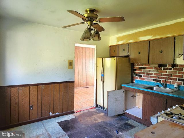8105 CANDLE LN, Baltimore, MD 21237