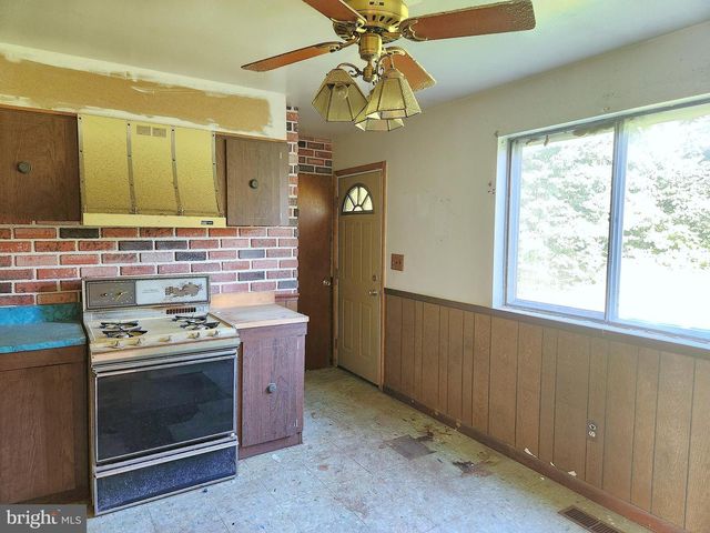 8105 CANDLE LN, Baltimore, MD 21237