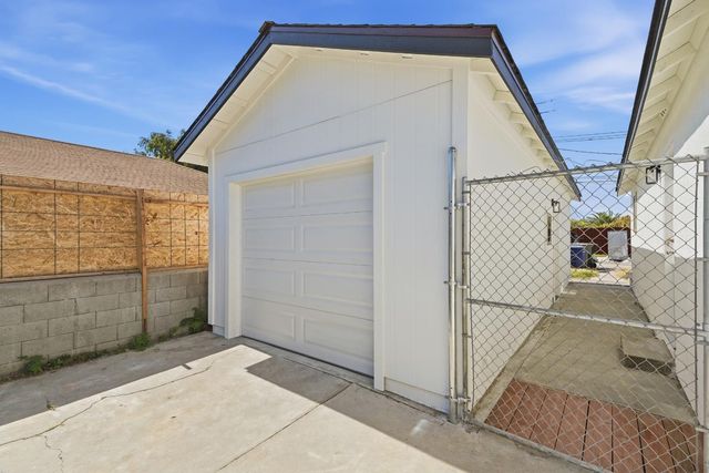 815 kerr, Modesto, CA 95354
