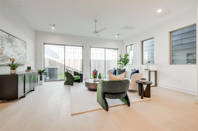 1012 E 26th Street, Houston, TX 77009