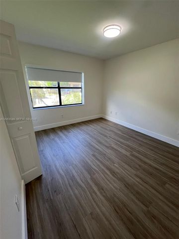 2685 W 66th St 12-20, Hialeah, FL 33016