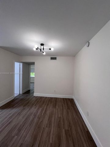 2685 W 66th St 12-20, Hialeah, FL 33016
