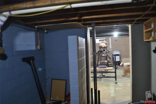 8153 N State Road, Otisville, MI 48463