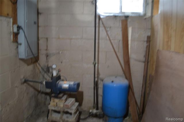 8153 N State Road, Otisville, MI 48463