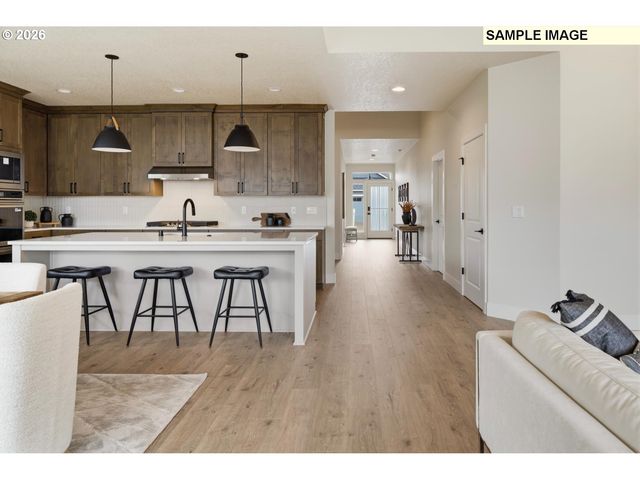 15969 BARLOW TRAIL Ln, Oregon City, OR 97045