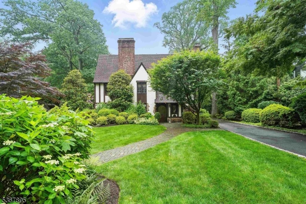 15 Wayside Pl, Montclair Twp., NJ 07042
