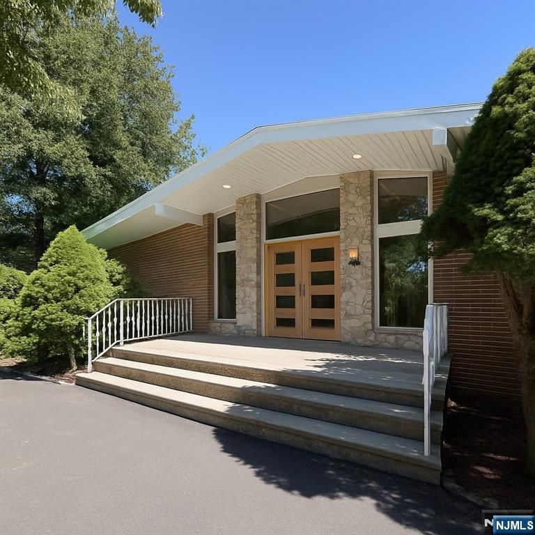 46 Overlook Road, Alpine, NJ 07620