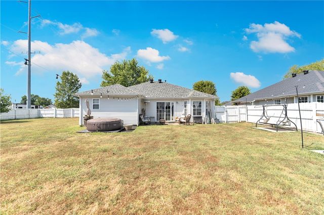1004 Zachary Street, Centerton, AR 72719