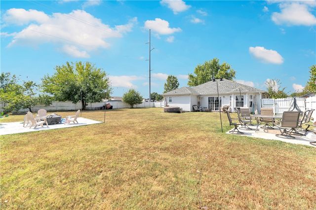 1004 Zachary Street, Centerton, AR 72719
