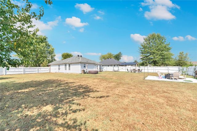 1004 Zachary Street, Centerton, AR 72719