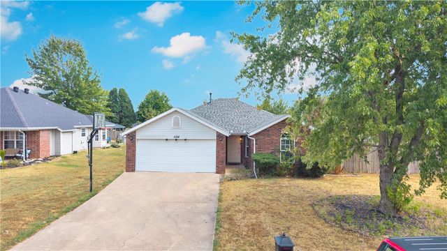 1004 Zachary Street, Centerton, AR 72719