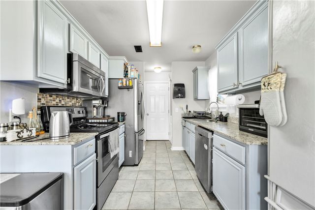 1004 Zachary Street, Centerton, AR 72719