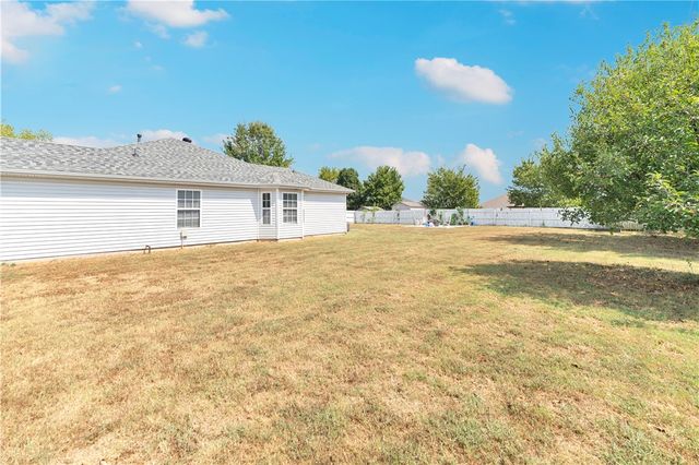 1004 Zachary Street, Centerton, AR 72719