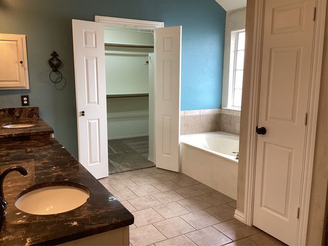 7774 Park Downs Drive, Fort Worth, TX 76137