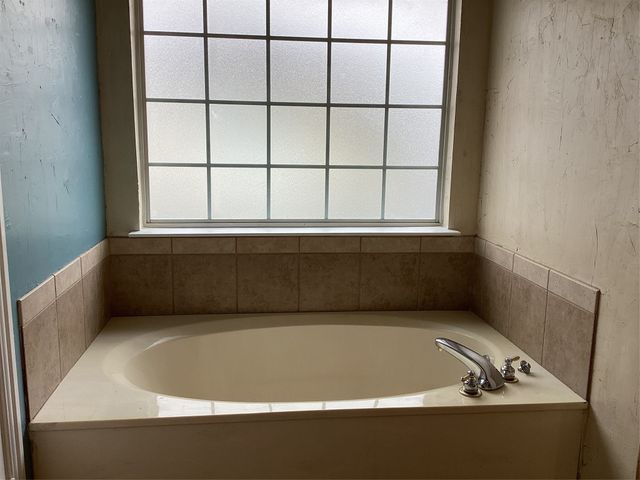 7774 Park Downs Drive, Fort Worth, TX 76137