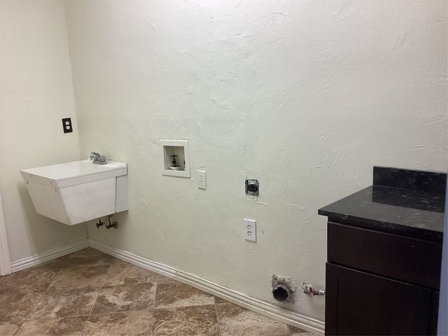 7774 Park Downs Drive, Fort Worth, TX 76137