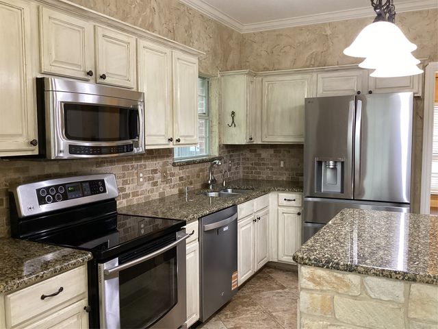 7774 Park Downs Drive, Fort Worth, TX 76137