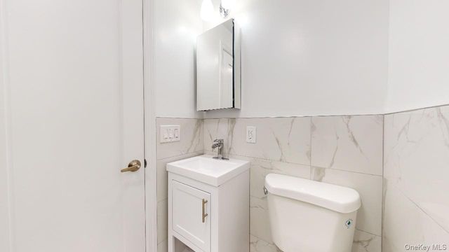 67-39 Clyde Street E, Forest Hills, NY 11375