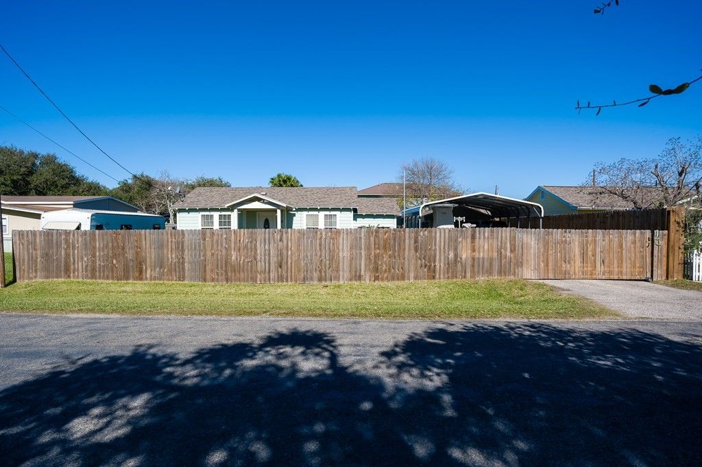 303 Palmetto Ave, Fulton, TX 78358 — photo 5