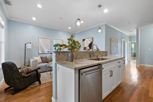 242 W 5th St 3, Boston, MA 02127