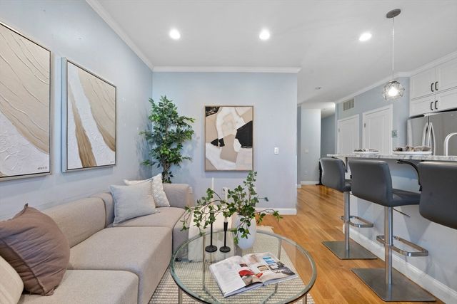 242 W 5th St 3, Boston, MA 02127