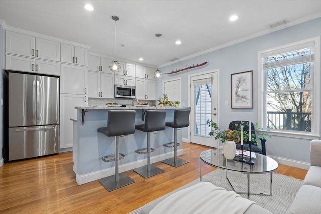 242 W 5th St 3, Boston, MA 02127