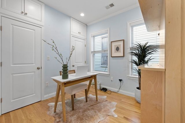 242 W 5th St 3, Boston, MA 02127