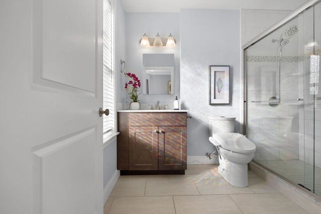 242 W 5th St 3, Boston, MA 02127