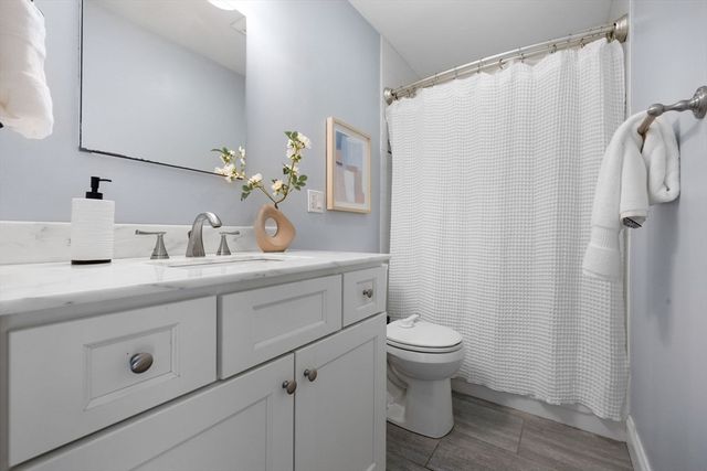 242 W 5th St 3, Boston, MA 02127