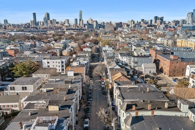 242 W 5th St 3, Boston, MA 02127