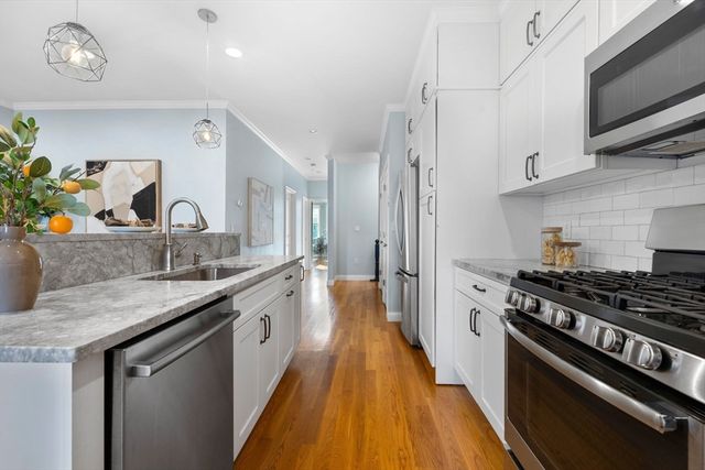 242 W 5th St 3, Boston, MA 02127