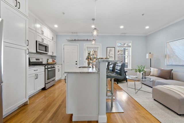 242 W 5th St 3, Boston, MA 02127